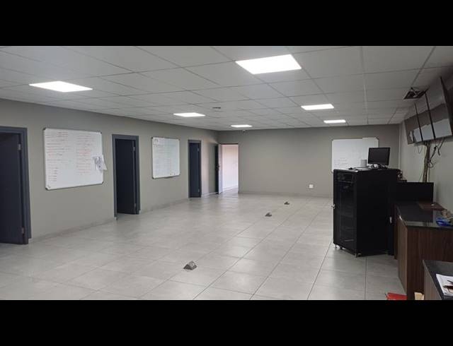 INDUSTRIAL PROPERTY TO RENT IN LAEZONIA